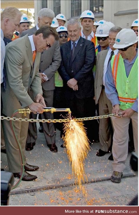 This is how Schwarzenegger does a ribbon cutting