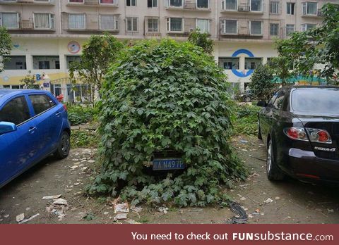 Abandoned car in Beijing