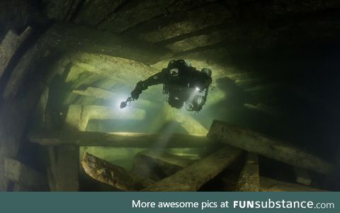 Diving through a 200-year-old shipwreck
