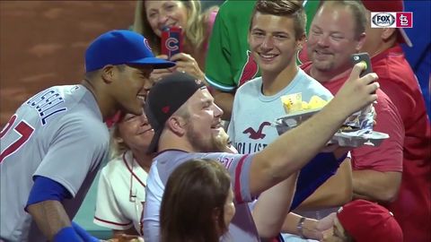 Chicago Cubs player destroys fan's nachos during play, later returns to replace them