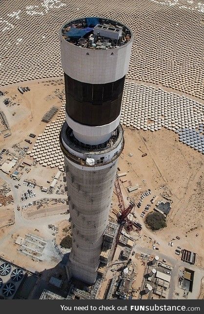 Israel is building one of the bigest solar powerplants in the world in negev desert