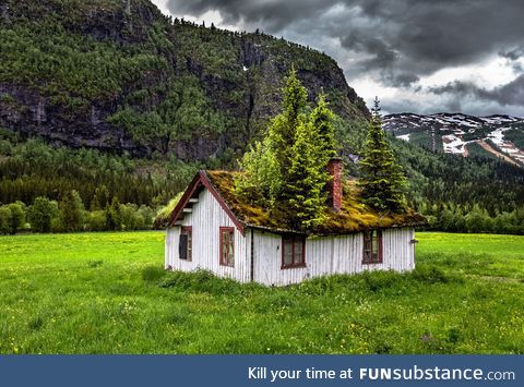 An abandoned home somewhere in Norway