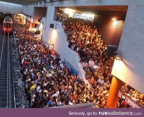 This isn't Japan or India, this is Mexico subway (just 1 station)