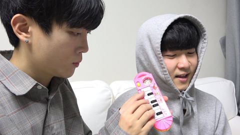 1$ piano vs 1000$ piano