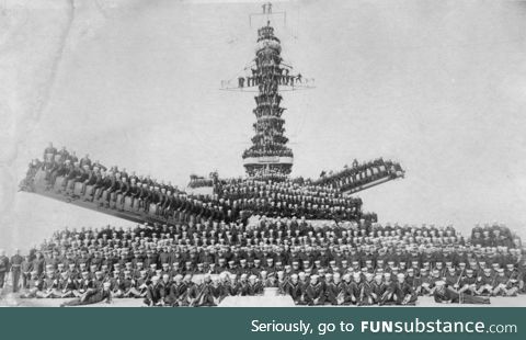 Marines and sailors posing on a ship, 1918