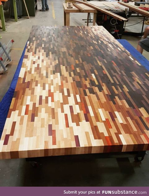 This wooden table's color composition