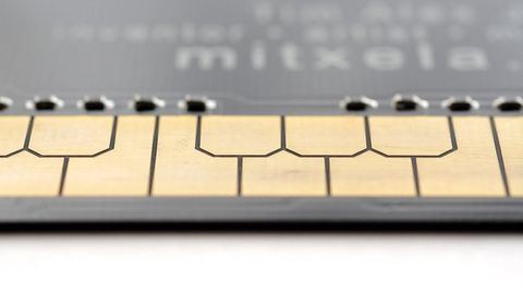 Man creates a business card that functions as a stylophone!