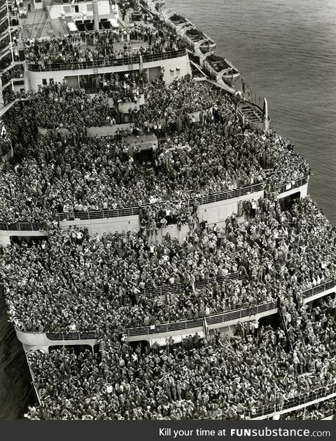 American soldiers on their way home from World War II, 1945