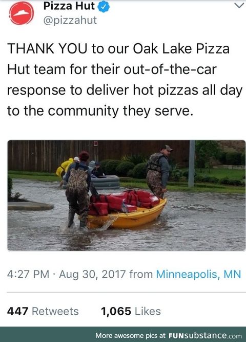 Ok this is awesome, Pizza Hut delivered 120 pizzas via kayak to people impacted by Harvey