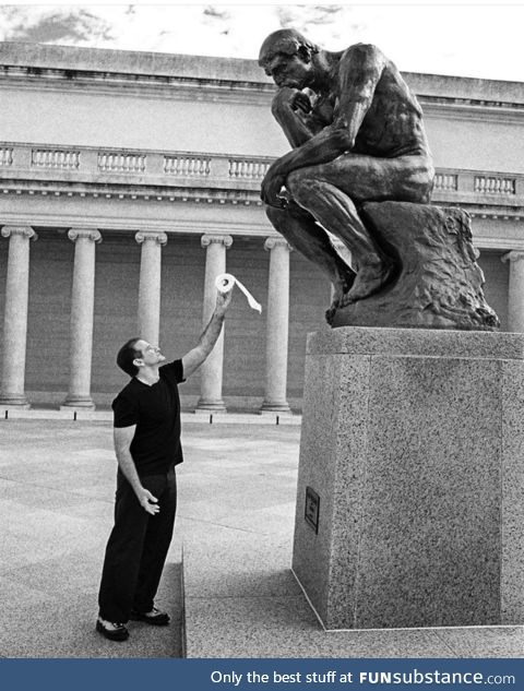 Robin Williams offering a toilet roll to ’ The Thinker’