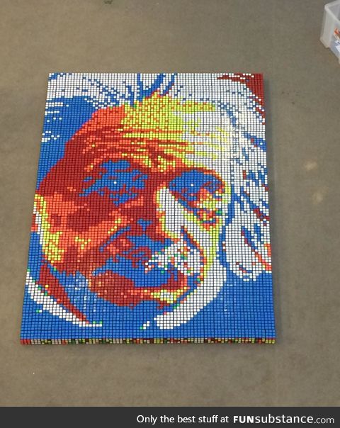 Albert Einstein made with 900 rubik’s cubes