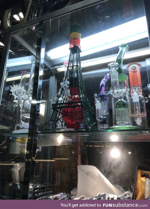 Eiffel Tower bong