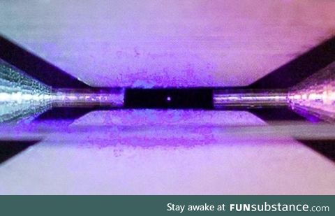 Picture of a single, trapped atom
