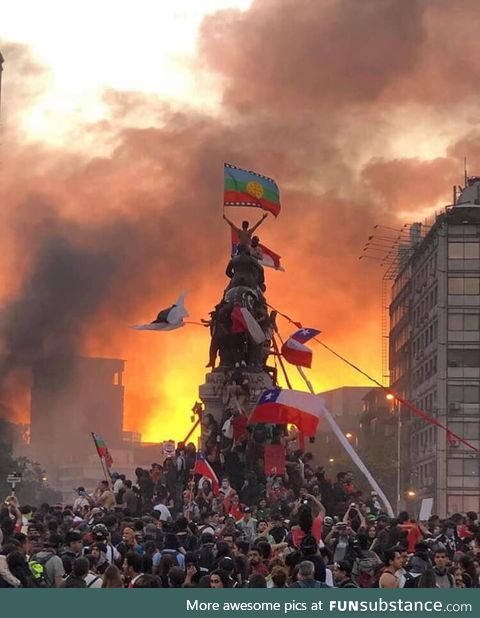Chile is in French Revolution mode - Photo by Susana Hidalgo