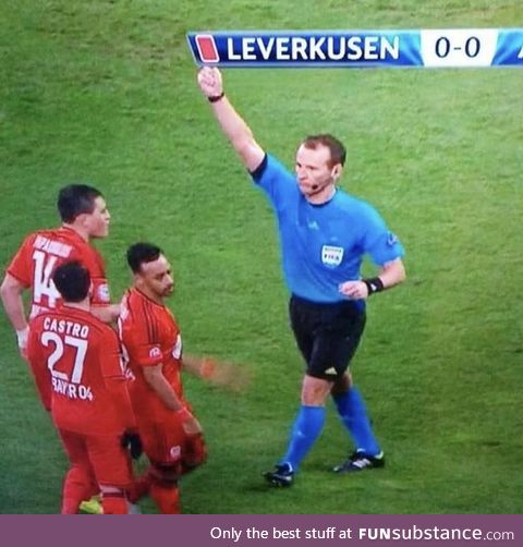 Referee (don't know how to spell it, shut up) holds red card in the perfect position