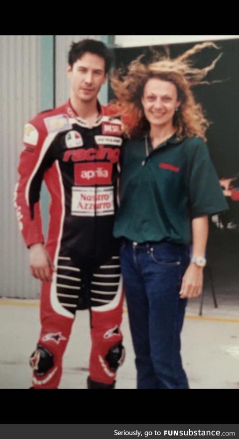 Just found out that mum and good old keanu got to hang out while he was riding motorbikes