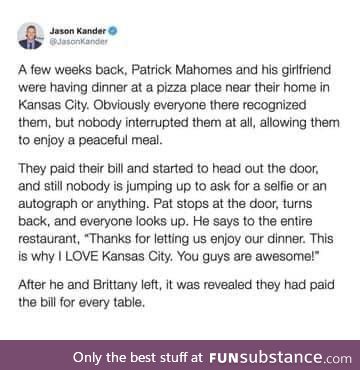 Patrick Mahomes pays it forward