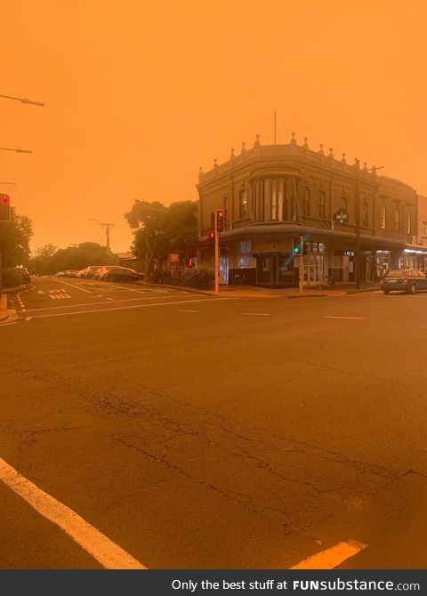 This is the smoke from the Australian fires, 2,600 km away, in Auckland, New Zealand (no