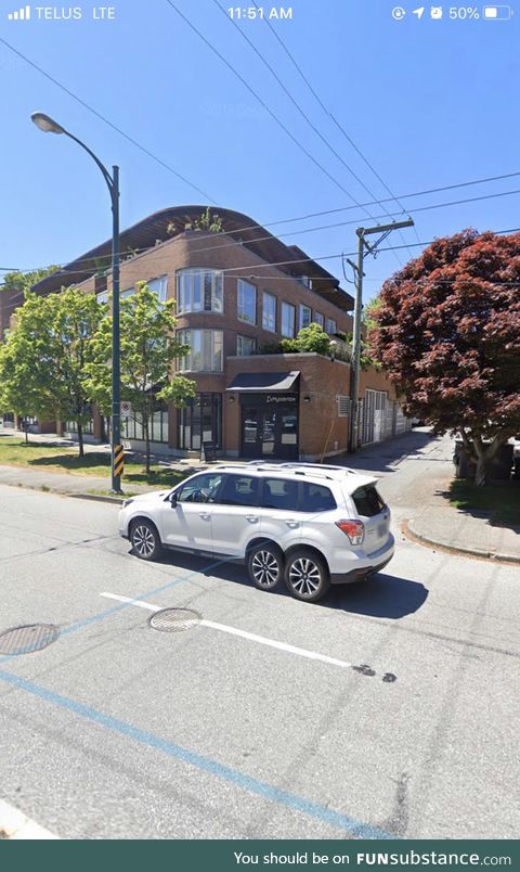 Google street view stitched this SUV into a 6 door 6 wheel drive monster!