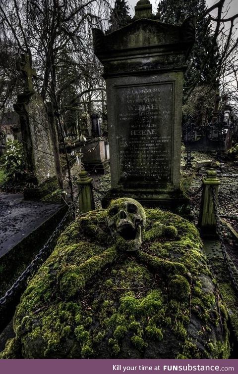 Grave of Antoine Michel Wemaer, a merchant turned pirate who died in 1837