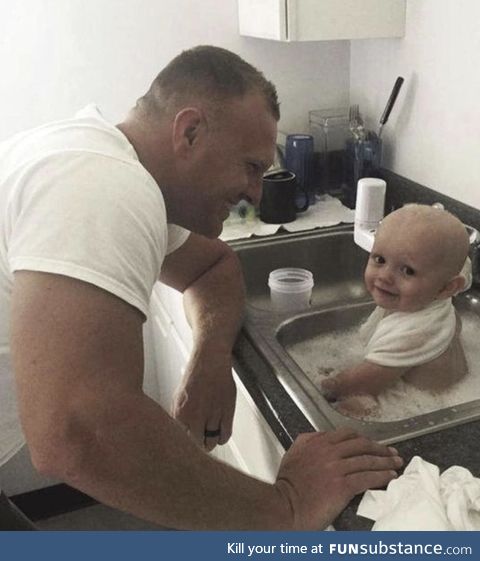 Looks like a dad giving his baby a normal bath. But it’s a state trooper who’d pulled