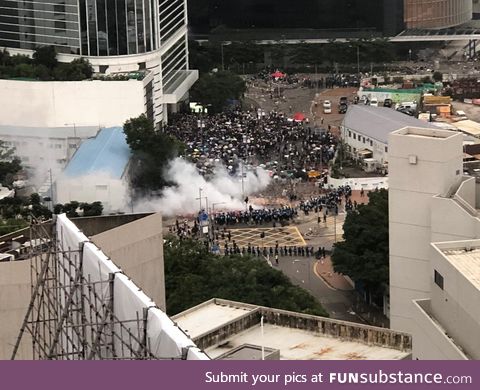 Police fire tear gas on Hong Kong protestors