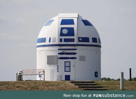 Did you know that this R2-D2 Observatory exists in Zweibrücken, Germany? Well, now you do!