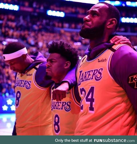 Emotional scene at the lakers game, Mamba forever