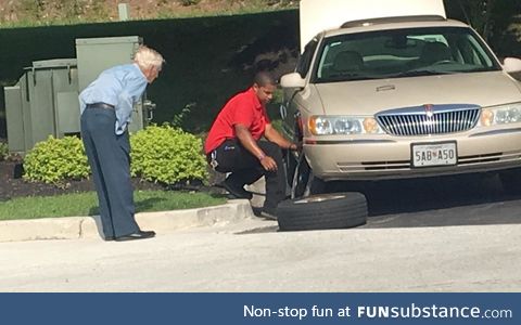 Chick-Fil-A manager helping a World War II veteran