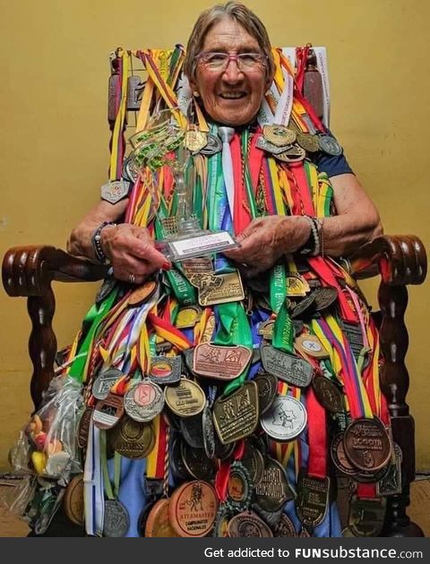 83 years,30 years of sports career, 320 Medals!! Elvia Navas!!