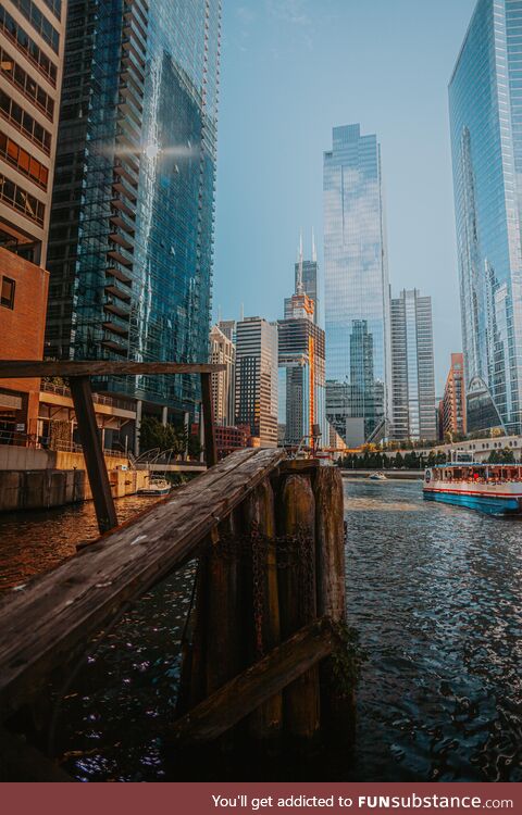 [OC] photo I captured of the Chicago River