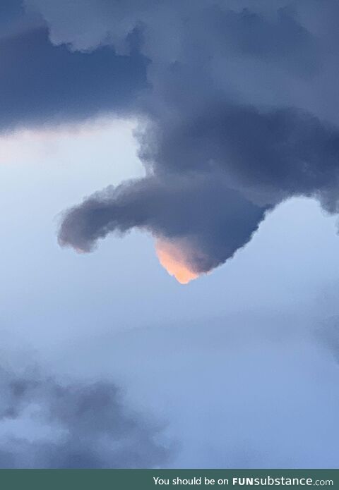 I saw a pretty cool cloud today