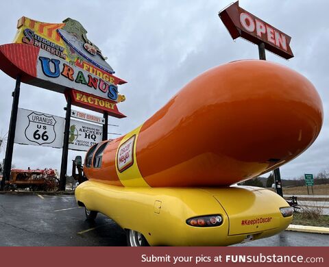 Wienermobile in Uranus