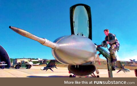 This tube is what measures the speed of the F-16 (and any other airplane, boat, and even