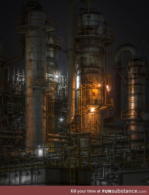 I guess it's a chemical plant. Kawasaki, Japan