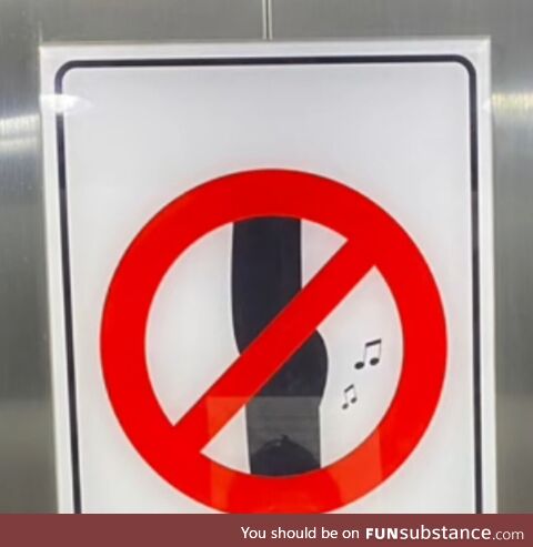 A "No-fart" sign in an elevator