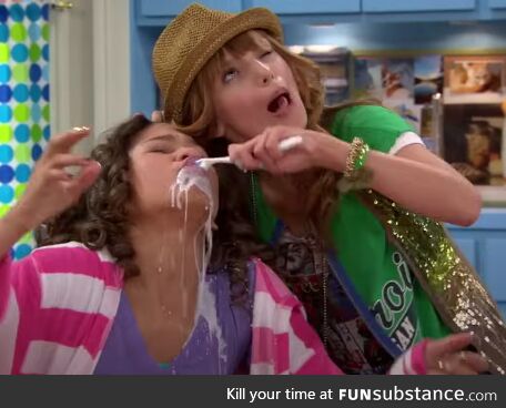 Out of context scene in Disney show Shake It Up