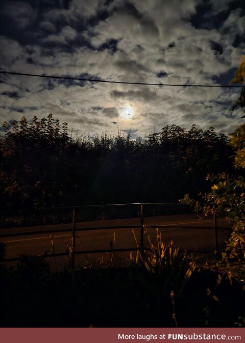 It's 2am in the UK and the moon is pretending to be the sun