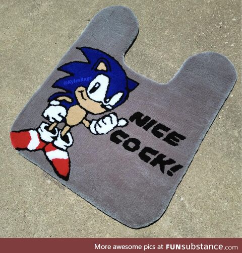 Accidentally made sonic with tan legs and now he looks even more naked