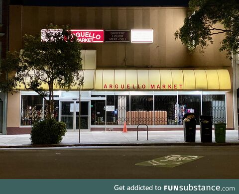 Silent storefront