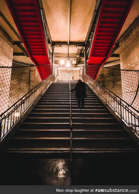 Going up  - metro cité (oc)