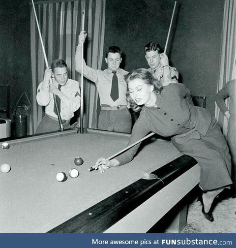 Sophia Loren shooting pool [1958]
