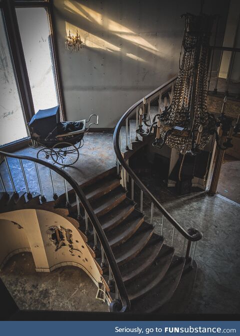 Abandoned mansion [oc]