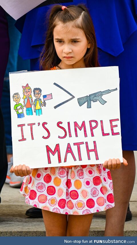 A child protesting gun violence