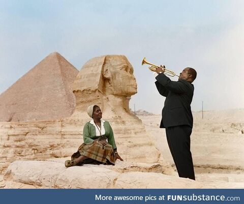 Louis Armstrong serenades his wife at the Sphinx