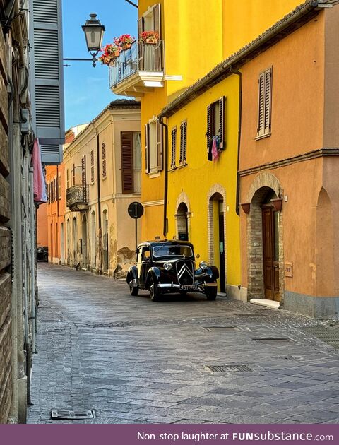 Found a vintage Citroen in an Italian mountain town