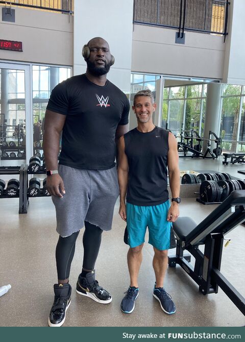I met a WWE wrestler at the gym today. He was pretty small. I’m 6’ for scale