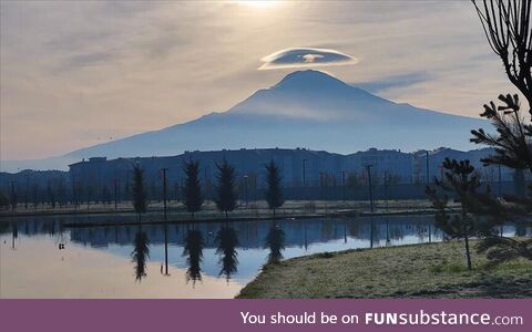 A lens cloud over Mount agri