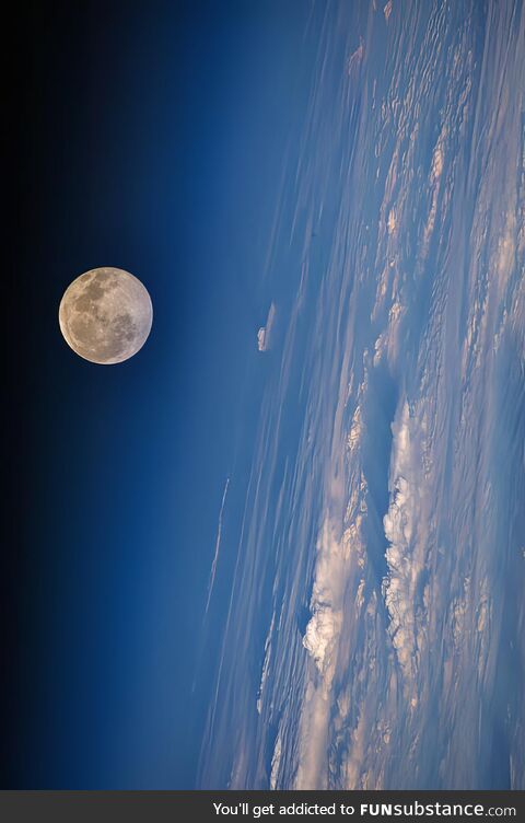 Full Moon captured by Commander Jeff WIlliams of NASA during Expedition 48 from ISS