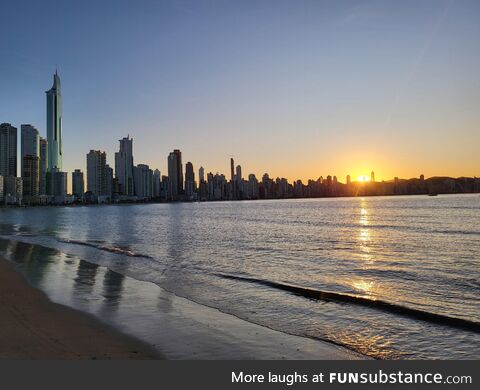 A sunset in balneário Camboriú-brazil [OC] (John Oliver is the sun)